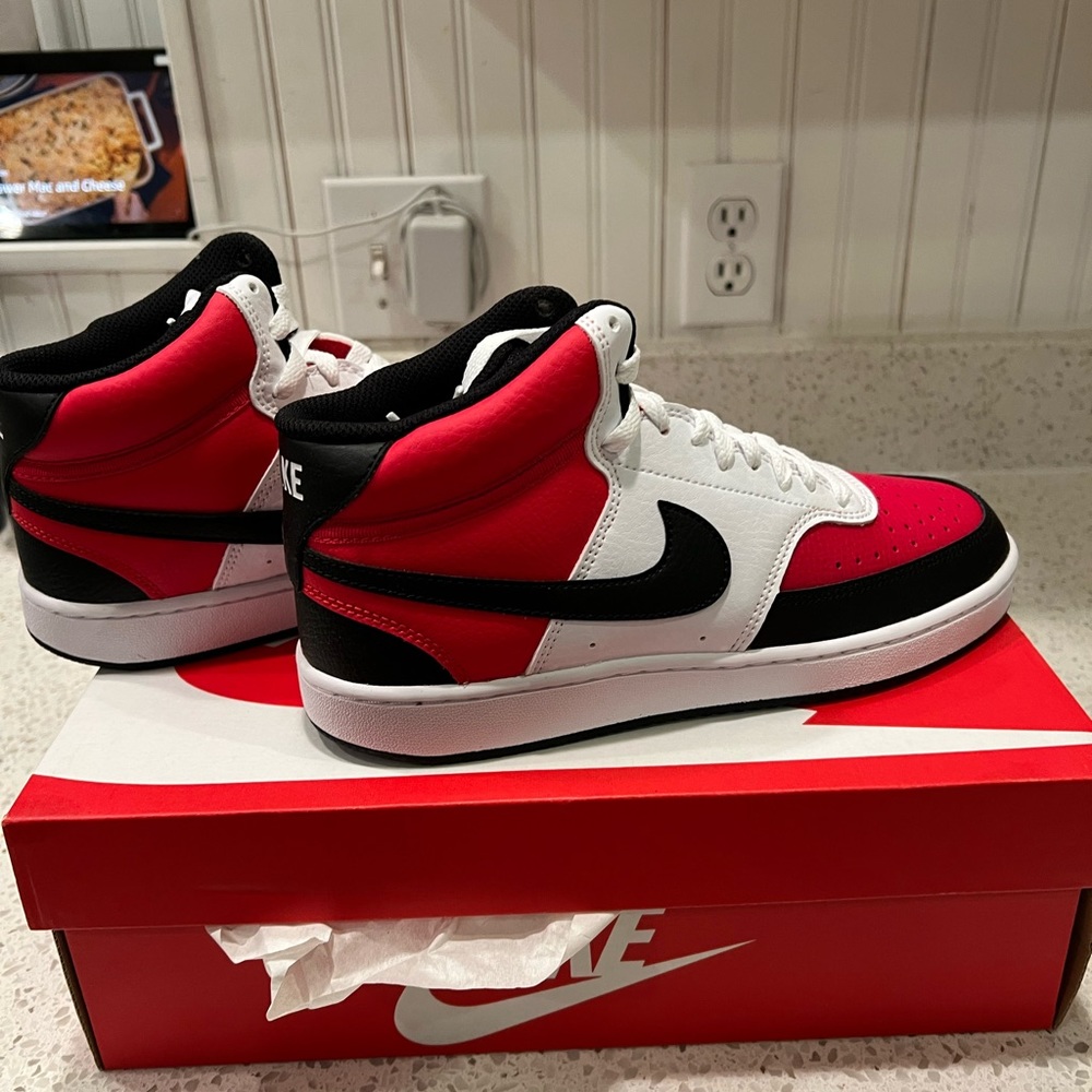 NIKE COURT VISION MID-RED